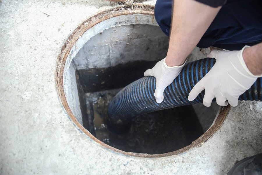 A professional team member from Quick Action Plumbers cleaning the Clogged Drain in Atlanta, GA